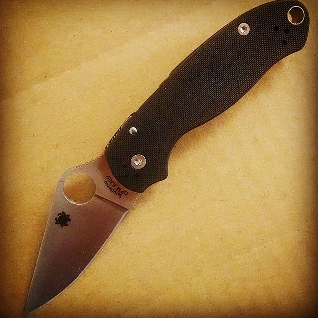 The Spyderco Para 3 C223GP Knife. With a 2.6 inch long plain edge, CPM S30V steel blade. 
#spyderco #para #3 # c223gp #2.6inch #plain #edge #cpm-s30v #spydercoknives