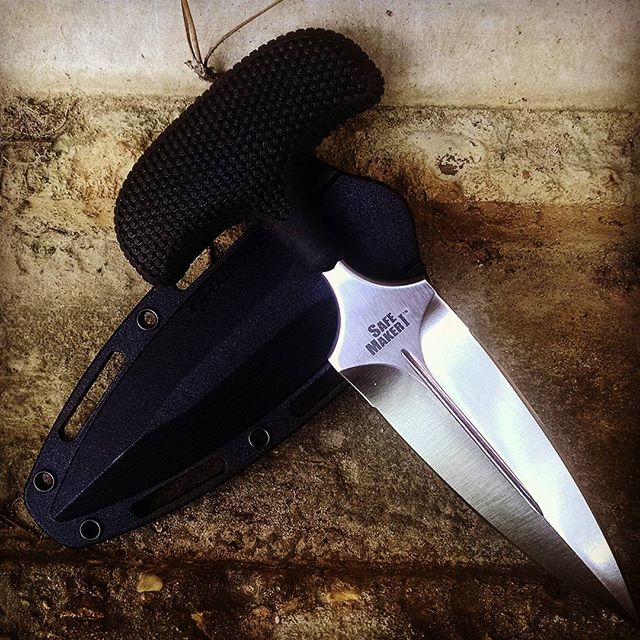 The Cold Steel 13BS Safe Maker I Push Knife. With a 3.25 inch fixed blade and a carrying case. 
#cold #steel #coldsteel #13bs #safe #maker #push #3.25inch #fixedblade #carryingcase