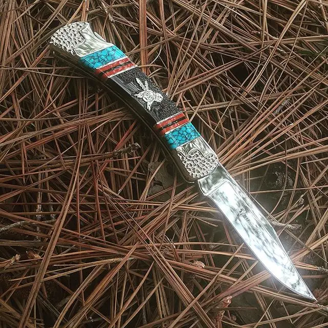 The Buck David Yellowhorse Folding Hunter Rising Wisdom Limited Edition. This knife's handle has inlaid black jet, orange spiny oyster, turquoise and nickel silver. The Buck 110YISLE is a true work of Navaho art.
#buck #110yisle #david #yellowhorse #risingwisdom #limited #edition #navahoart