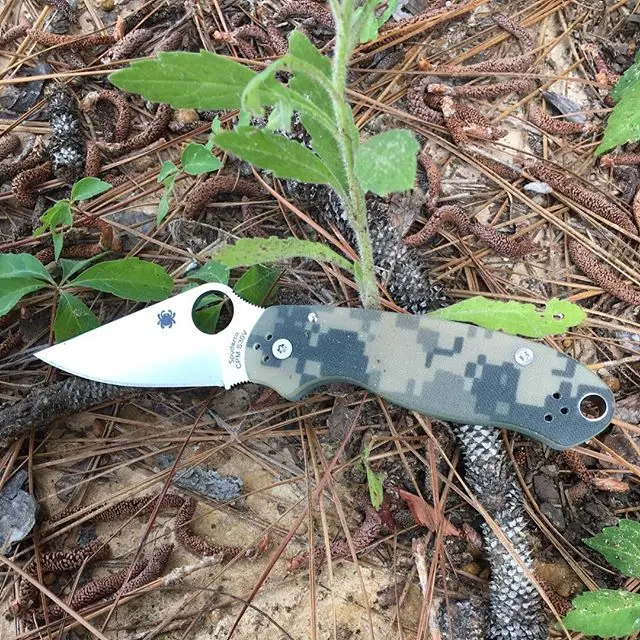 Don't let that digital camo fool you, this Spyderco is head turning!
#Spyderco #C223GPCMO #DigitalCamo #Knife #SpydercoKnives #KnifeLovers