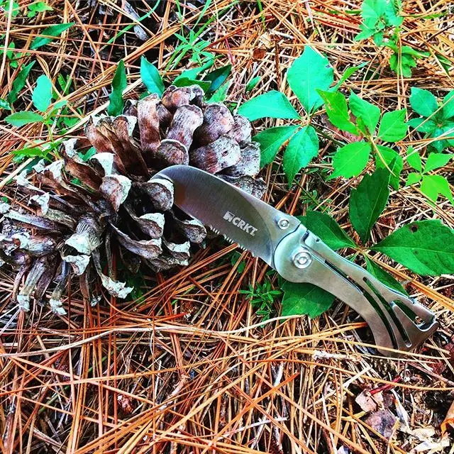 Colombia River Klecker Nirk Novo BL/Comb 5175. Round  1/2 serrated blade at a length of 2.75 inches with frame lock style closing. #crkt #crktknives #serrated #colombiariver #5175