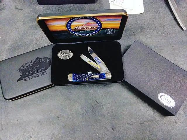Case 225th Anniversary KY Statehood Blue Bone Trapper in Jewel box CA 41925. Measures 4.13 inches closed, and has a 6245 SS pattern with mirror finish stainless blade! #case #knives #collector #piece #CA41925