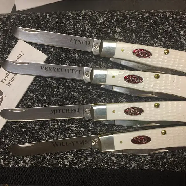 Dreaming of a white Christmas? Give your loved one this white Case Sparr XX white synthetic jigged bone trapper CA60182. #whitejiggedbone #caseknives #syntheticwhite  #CA60182 #engravedknives