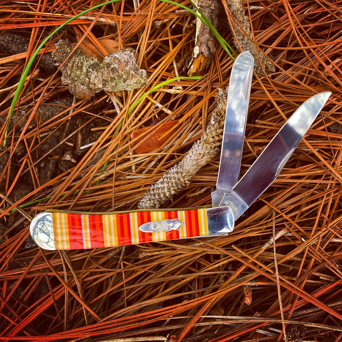 Case Candy Stripe Corelon Trapper CA9245CY. This knife looks good enou