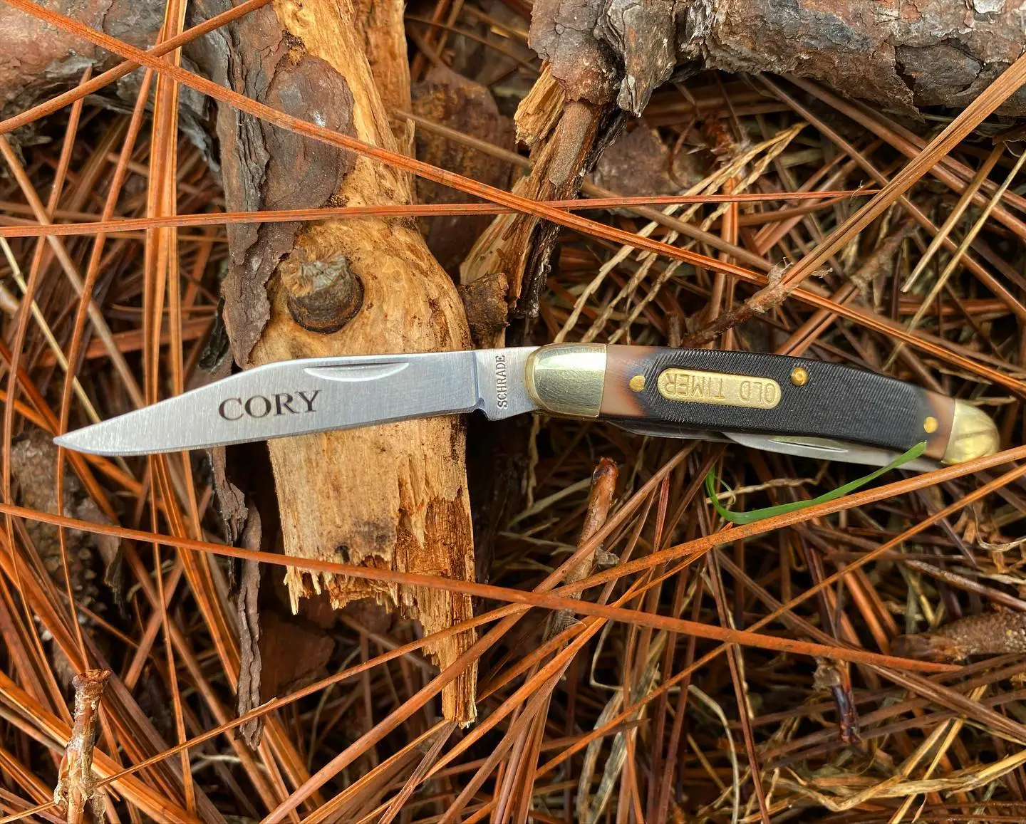 Schrade Old Timers Grandads Folder knife SCH106OT. Classic folder knife will always be in style- just engraved for Cory !Send your love with a classic knife too. #oldtimer #grandadsknife #engravedknives #schradeknives