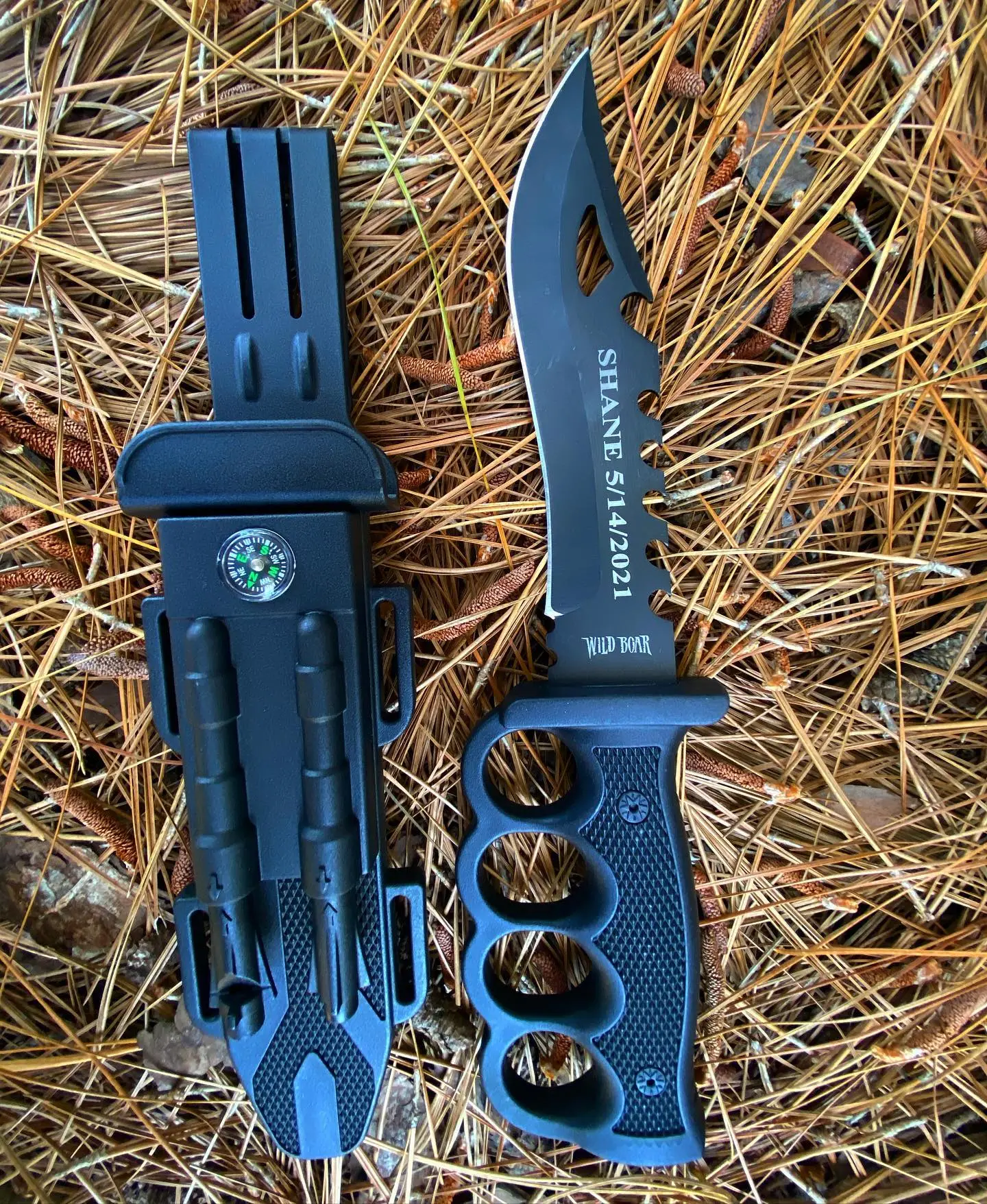 Razorback Survival knife WB1003- comes with kydex sheath that has a compass in it. Just engraved for our customer Shane -enjoy!!
#survivalknife #razorbackknife #fixedblade #WB1003