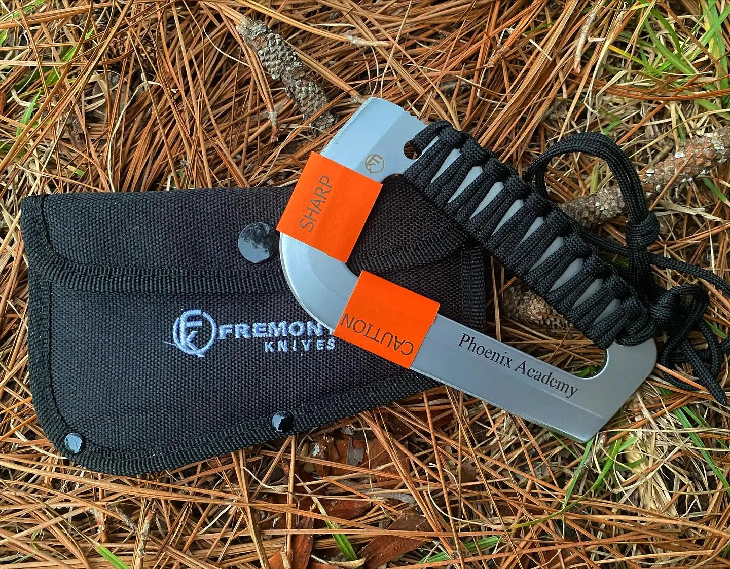 Farson Blade Survival Tool FRE-00404.  Ready to go on your next camping survival trip- snug fit in it’s own nylon sheath. #farsonbladesurvivaltool #survivalblade #nyloncase
