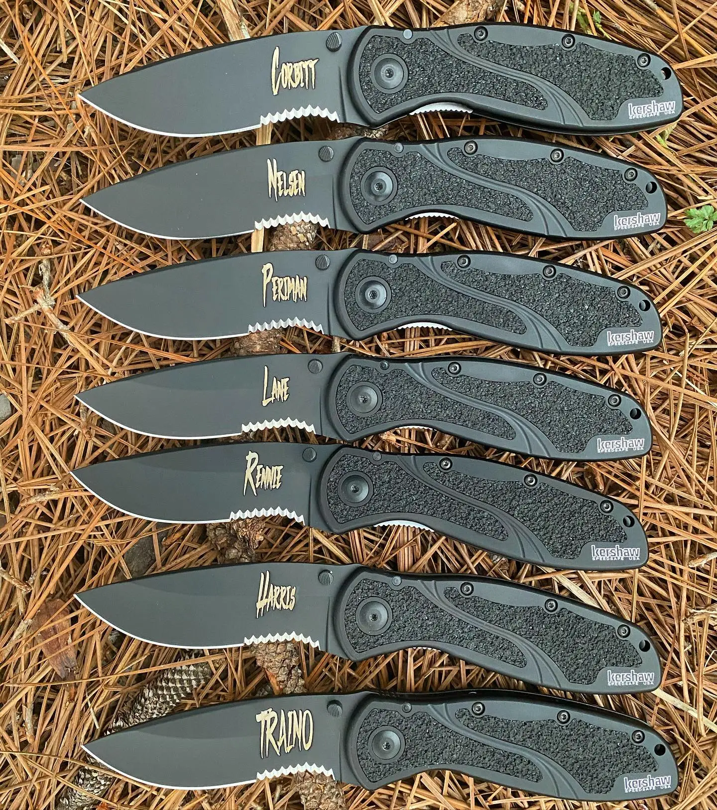 Kershaw Glass Breaker Blur 1670GBBLKST was just engraved in Thorletto font for these groomsmen. This Groom knows how to do this right!! Congrats!
#1670GBBLKST #kershawblurknives #engravedgroomsmengift
