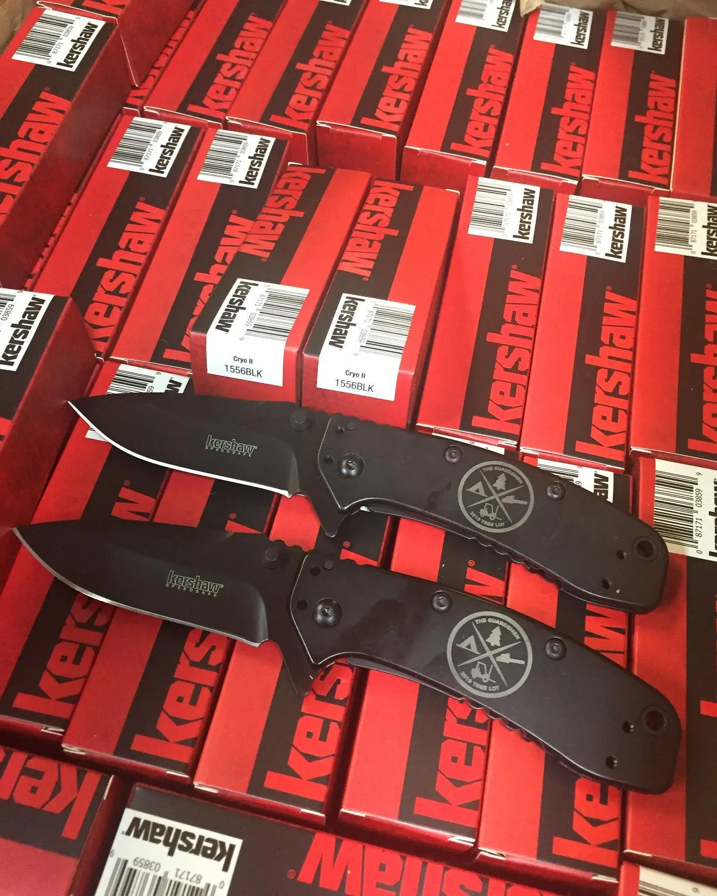 Kershaw Cryo 1555BW is shipping out for this company’s Christmas gifts with their logo engraved on handle. They will CRYO out- “what an awesome gift !!” Be a good gift giver this year too!