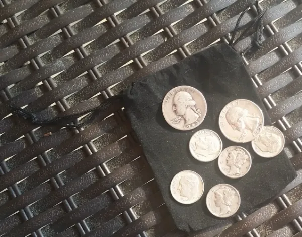 $1 Face Value of 90% Silver Coins Washington Quarters, Roosevelt Dimes, Mercury Dimes 1_DOLLAR_FACE_VELVET_BAG_SILVER_COINS