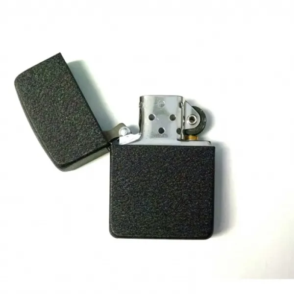 Zippo 1941 Replica Black Crackle lights 28582