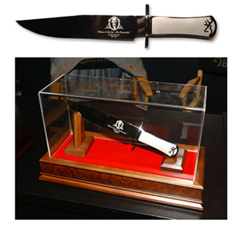 Browning 321-205 Display Case & Collectors Knife