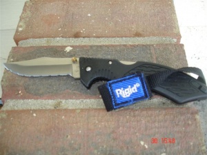 Rigid Rigid Sentinel Serrated Fold Knives RG54