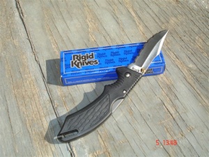 Rigid Rigid Small Serrated Folder Knives RG64