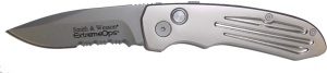 Smith and Wesson Mid Size Blk Plain Blade Knives 4BAUTO