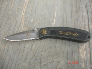 Smith and Wesson Bullseye Serrated 4 Knives CH210S