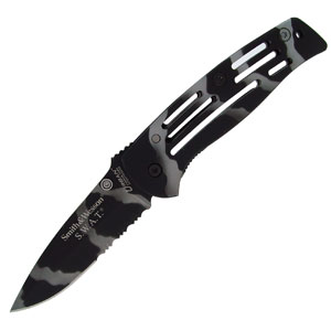 Smith and Wesson Camo Med Frame Lock Serr Knives 3400CS