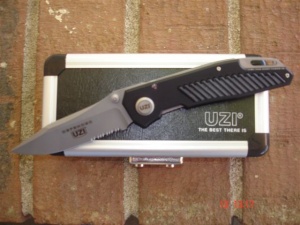 UZI Liner Lock Black Knife ZF0011BKSB