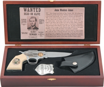Miscellaneous Jesse James Commemorative knives M3131